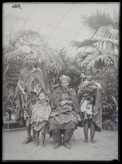 Groupe de femmes Hottentotes [Portrait de Jacob, Mina, Isabelle, Esther et Baby]