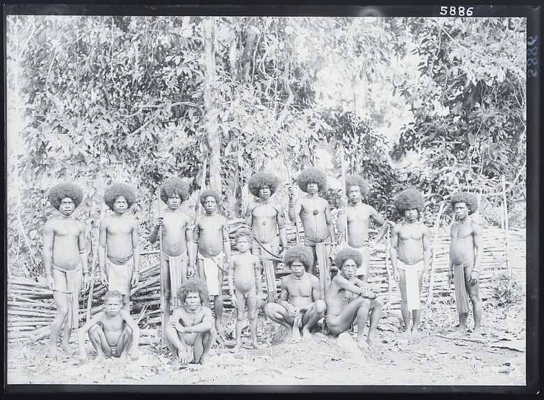 Tribu de Papoua de l'intérieur du pays