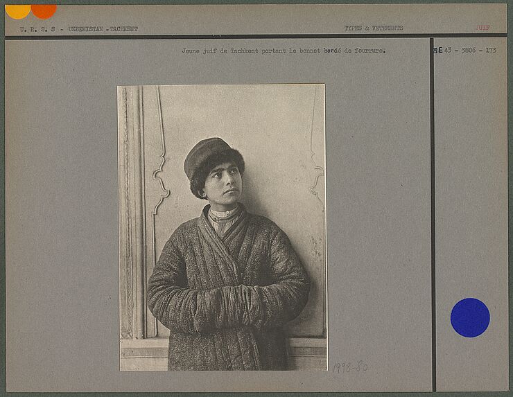 Jeune juif de Tachkent portant le bonnet bordé de fourrure