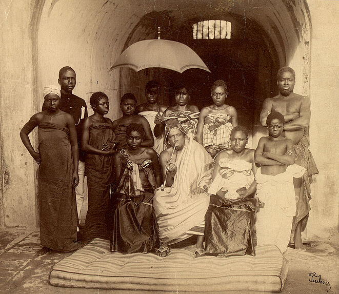 Le Roi Béhanzin et sa famille au début de son exil en 1894