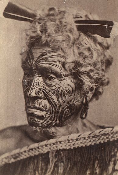 Chef Maori au visage tatoué