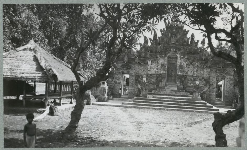 Sans titre [vue d'un temple]