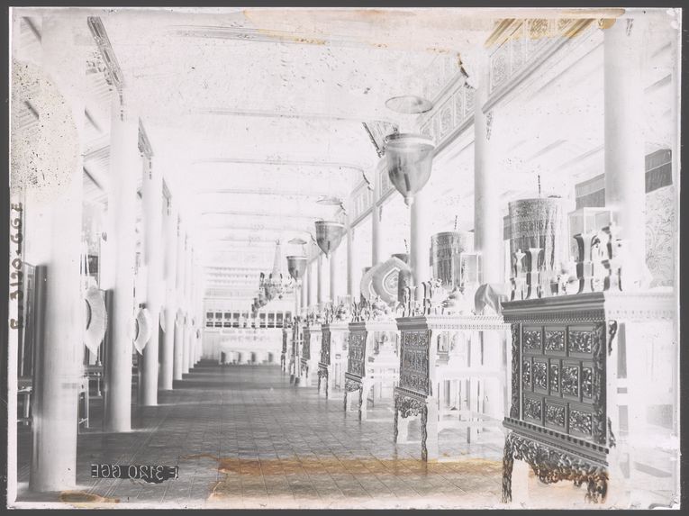 Interieur du palais Phung-Tien