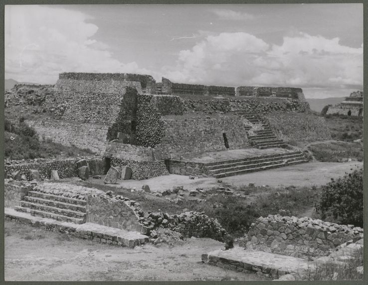 Monte Alban. Temple des Dansants.