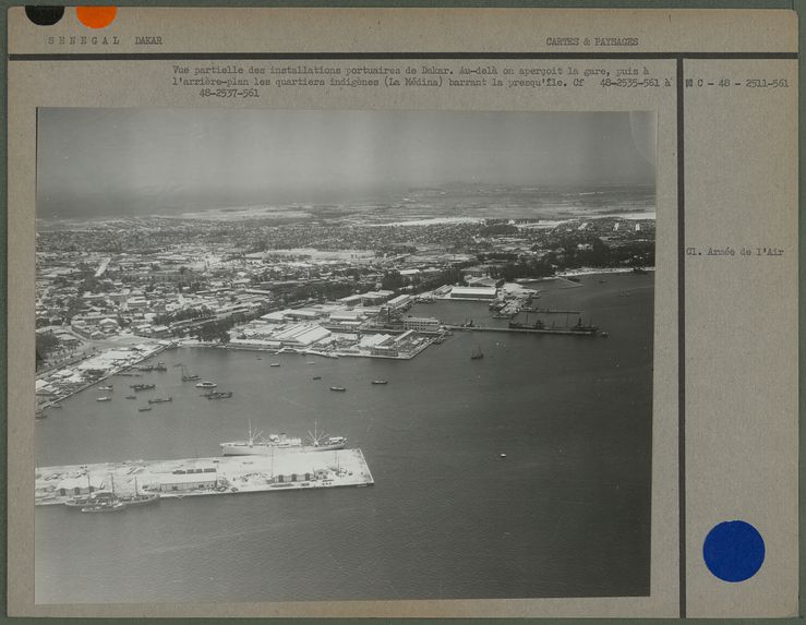 Vue partielle du port de Dakar