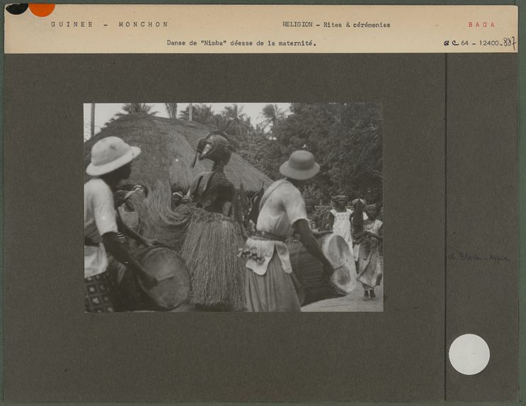 Danse de &quot;Nimba&quot; déesse de la maternité