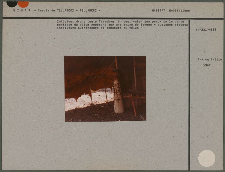 Intérieur d'une tente tamachaq