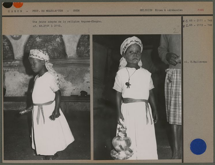 Une jeune adepte de la religion Angome-Ebogha
