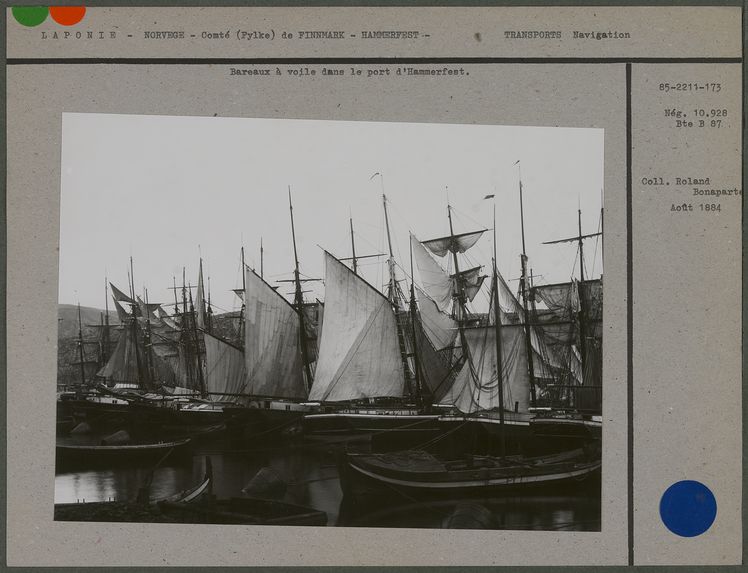 Bateaux  à voile dans le port d'Hammerfest