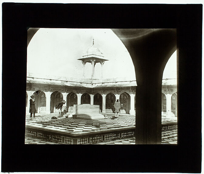 Agra : tombeau d'Akbar sur la terrasse supérieure du mausolée de Sikandara