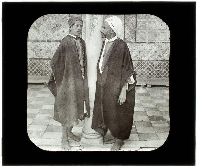 Kairouan. Gardiens de la mosquée des barbiers