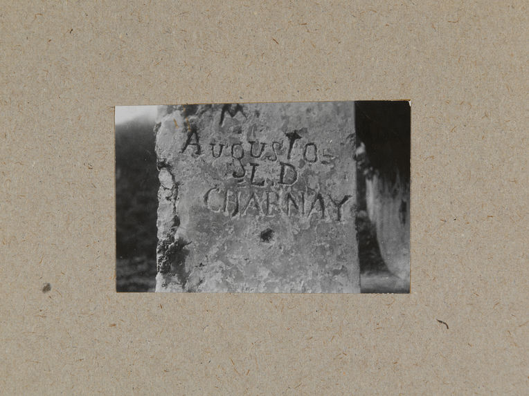 Inscription de Charnay sur une pierre de Palenque