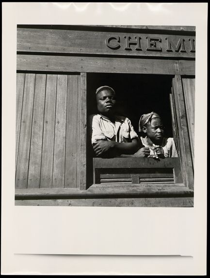 Congo Belge, Katanga, 1951 [Deux passagers dans un train]
