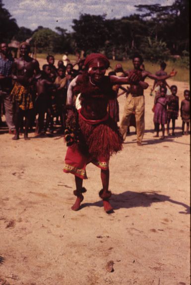 Sans titre [femme dasant le bobongo]