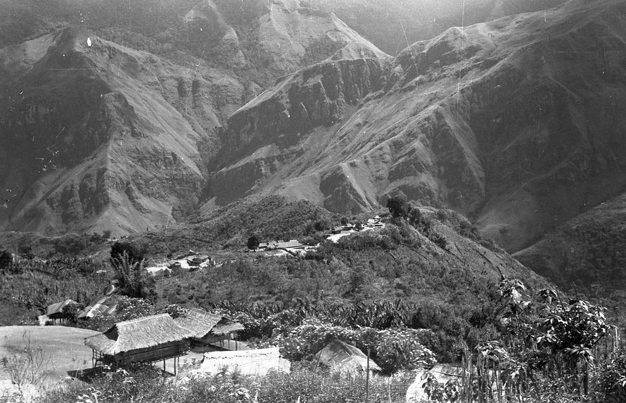 Buang Watut. Mission 1954-55. Bande film de 6 vues de Mapos