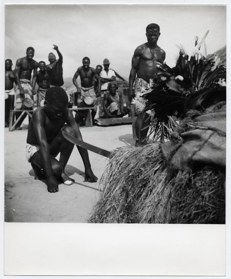 Kongoboumba, Ogoué, cérémonie d'intronisation d'un jeune pagayeur Okandé