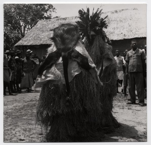 Lastourville, Ogooué, danseurs masqués