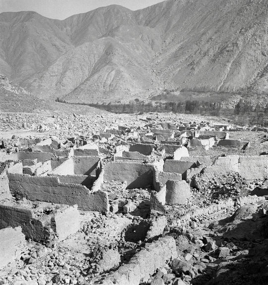 Bande-film de 3 vues concernant la vallée de Lurin. Rio Seco, en amont de Pachacamac