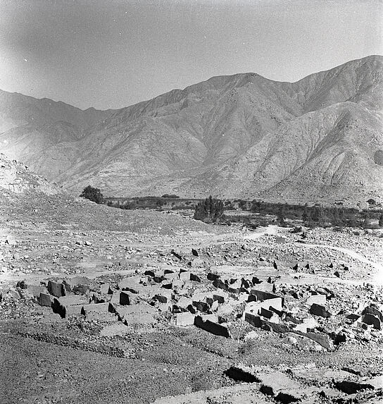 Bande-film de 3 vues concernant la vallée de Lurin. Rio Seco, en amont de Pachacamac