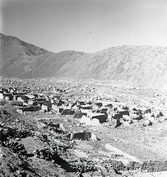 Bande-film de 3 vues concernant la vallée de Lurin. Rio Seco, en amont de Pachacamac