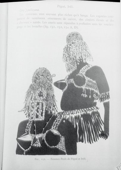 Masques de femmes Peul portés par des Dogon