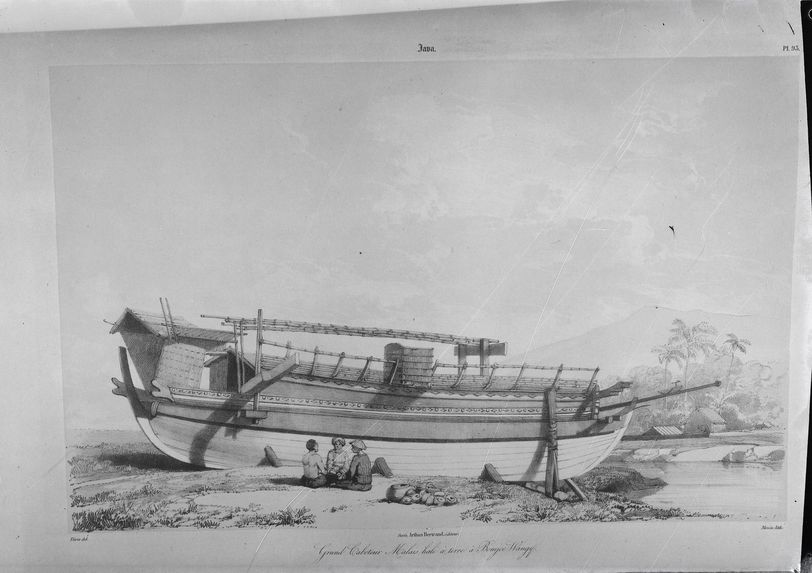 Grand caboteur malais hâlé à terre