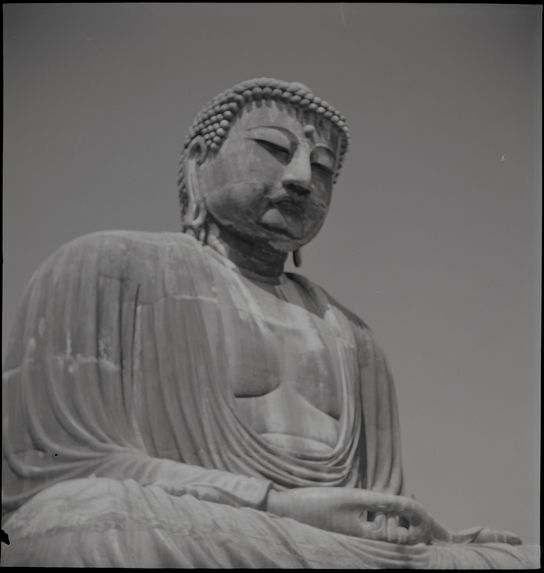 Bande film de quatre vues concernant une statue de Bouddha géante