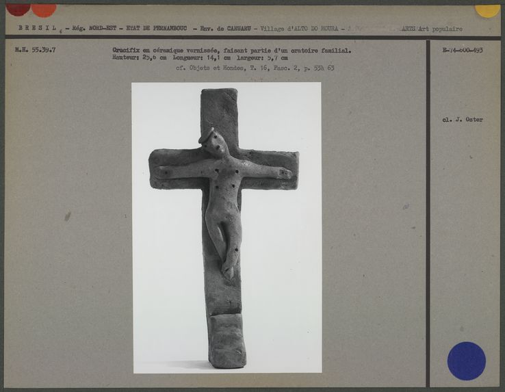 Crucifix en céramique vernissée