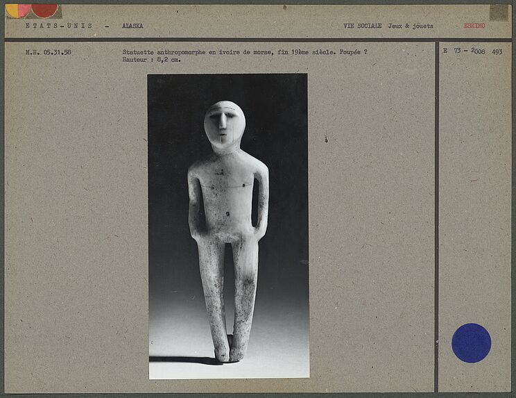 Statuette anthropomorphe en ivoire