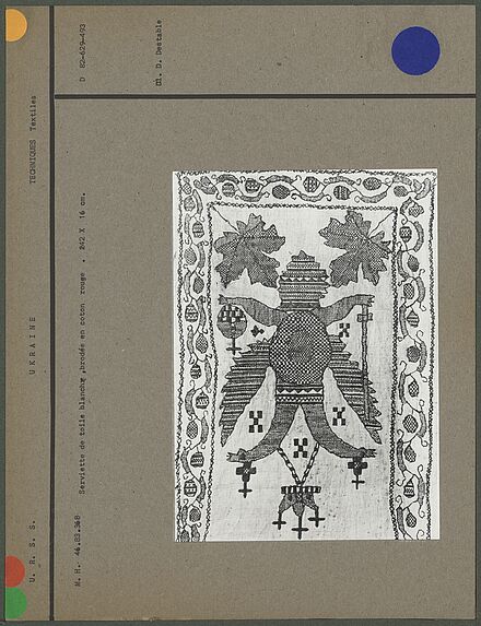 Serviette de toile blanche, brodée en coton