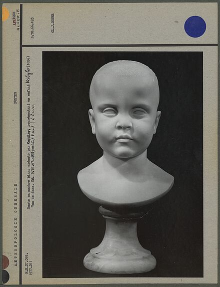 Buste de marbre blanc exécuté par Cordier, enfant