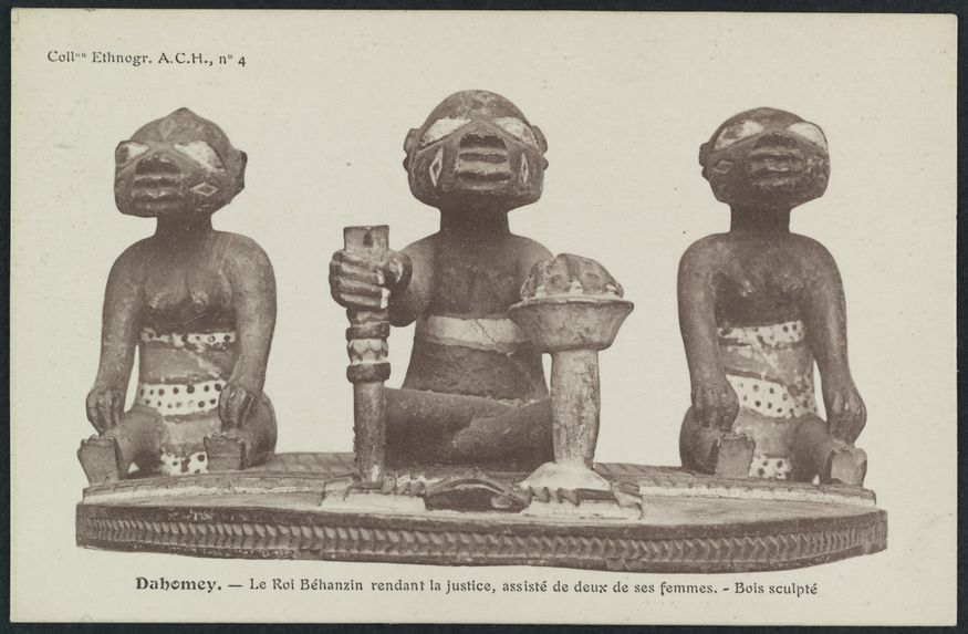 Dahomey - Le Roi Béhanzin rendant la justice, assisté de deux de ses femmes -Bois sculpté
