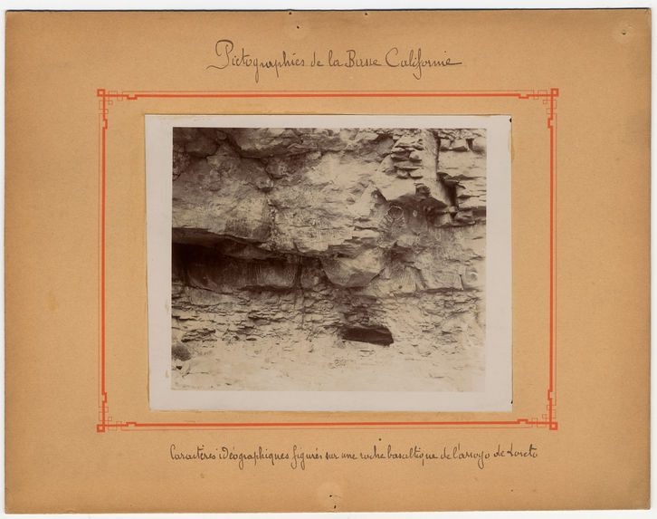 Pictographies de la Basse Californie. Caractères idéographiques figurés sur une roche basaltique de l'arroyo de Loreto
