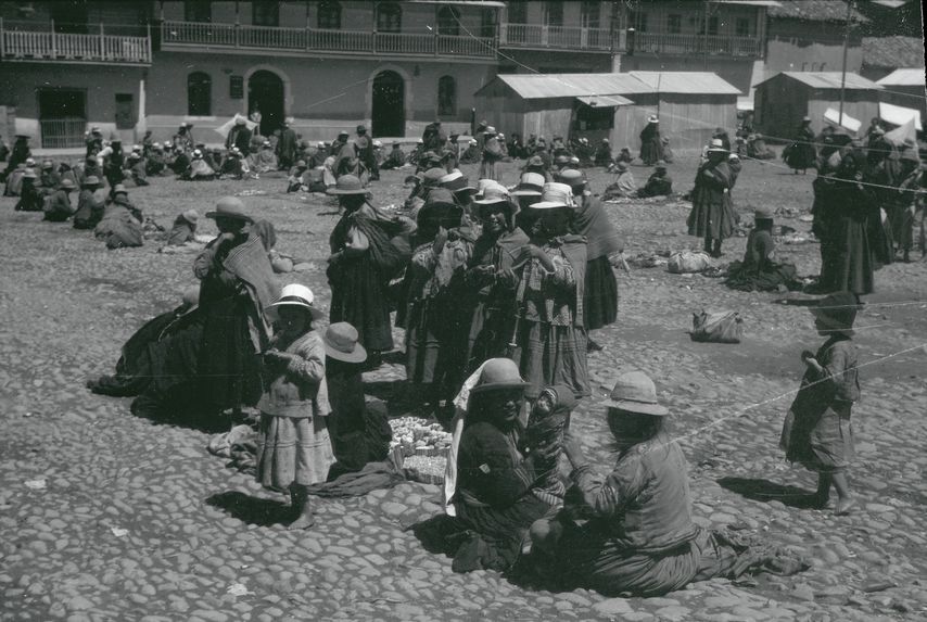 Sans titre [Bande-film de six vues concernant des scènes de marché]