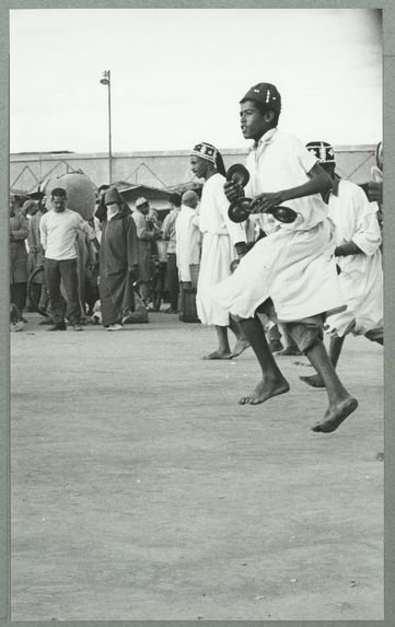 Marrakech [groupe d'hommes jouant de petites cymbales]