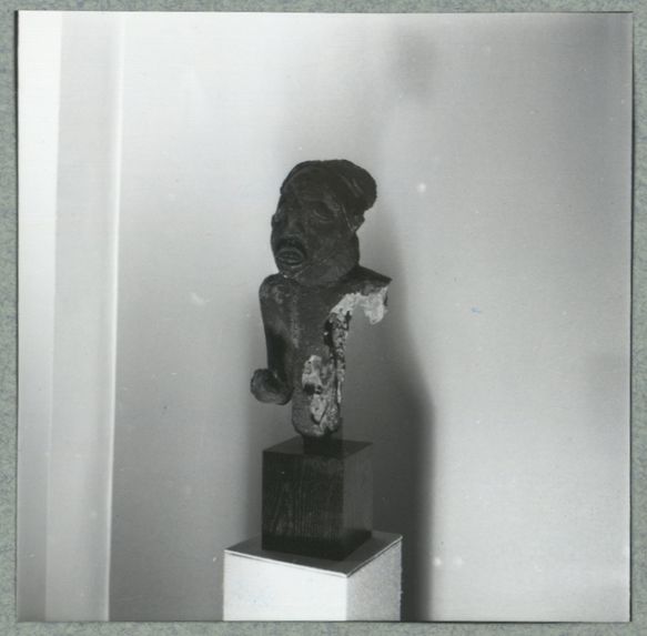 Statue fragmentaire de prisonnier
