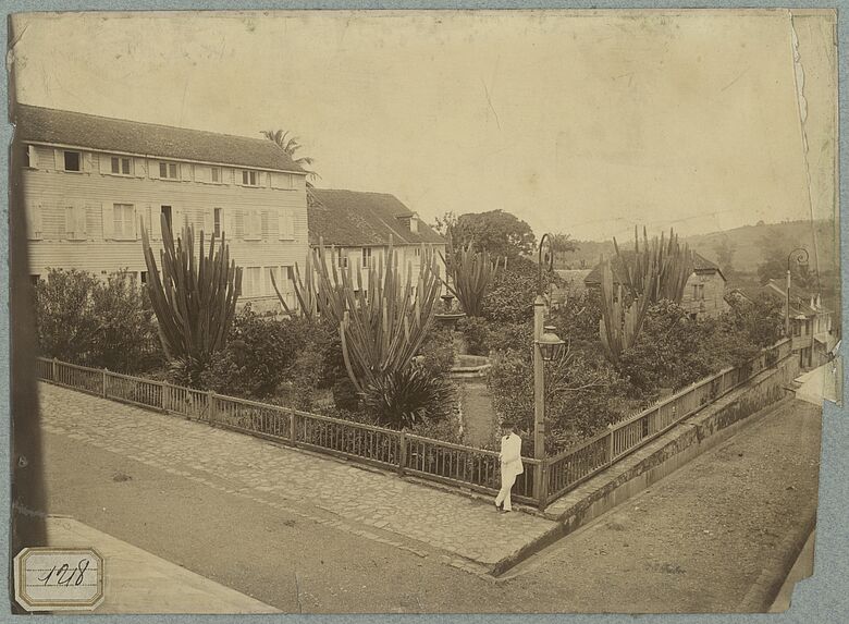 Martinique. Place de l'Eglise du Lamentin