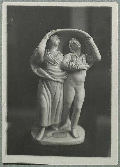 Musée Colonial. Salle Paul et Virginie. Partie statuette par Carpeaux