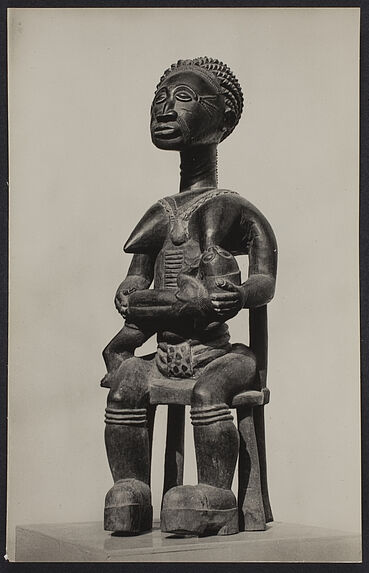 &quot;Institut français d'Afrique noire, Musée d'Abidjan, Côte d’Ivoire. Statue commémorative baoulé
