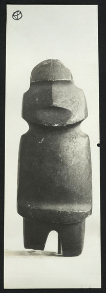 Ensemble de photographies d'objets du musée d’ethnographie du Trocadéro