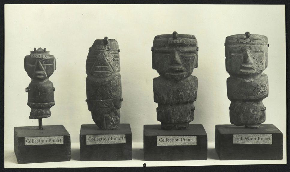 Ensemble de photographies d'objets du musée d’ethnographie du Trocadéro