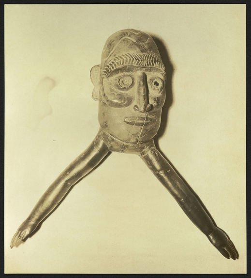 Ensemble de photographies d'objets du musée d’ethnographie du Trocadéro