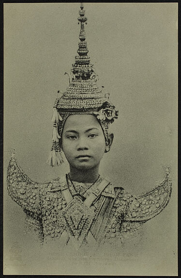 Samand, une des premières danseuses de Sa Majesté Sisowath