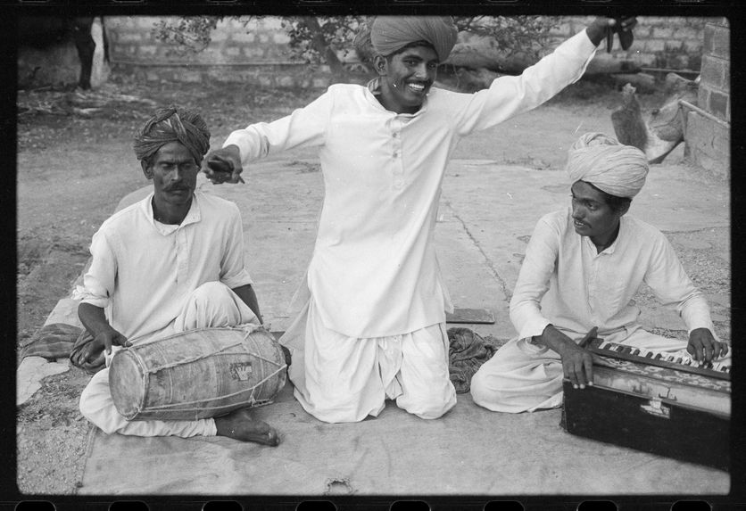 Bande film de six vues concernant des musiciens manghaniyar