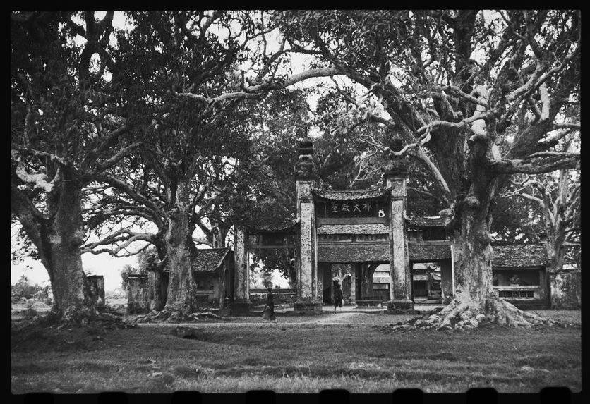 Ha Dong, Pagode des Dames, Pagode des Eléphants accroupis [bande film de quatre vues]