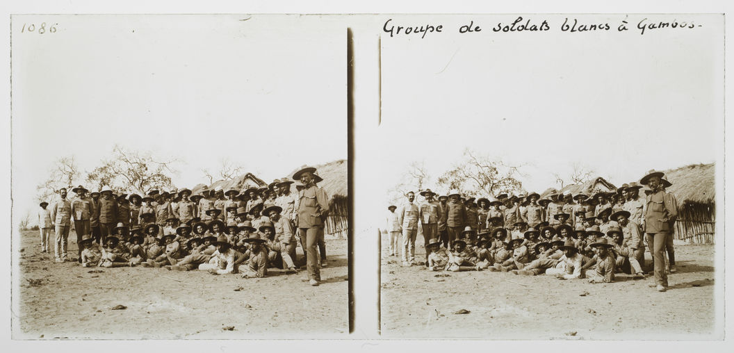 Groupe de soldats blancs à Gambos