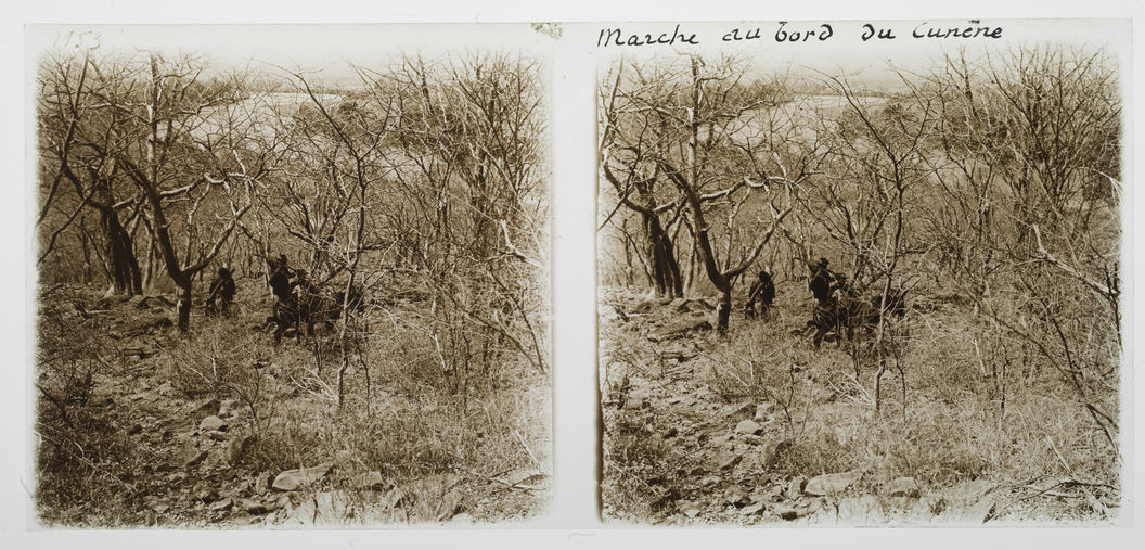 Marche au bord du Cunène