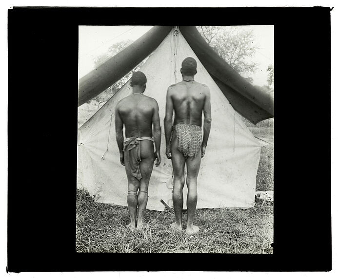 Types de Barotsés, rameurs du Zambèze [deux hommes de dos]