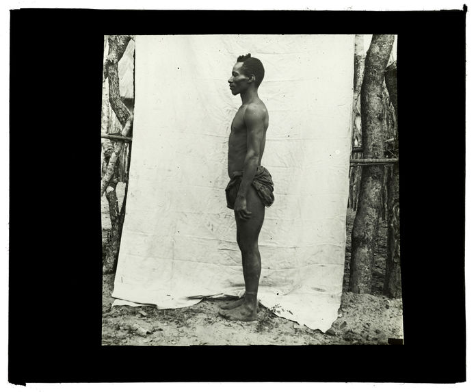 Type de Luchazi, source du Quembo, 6 septembre 1913 [homme de profil]