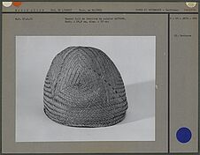 Bonnet en feuilles de palmier